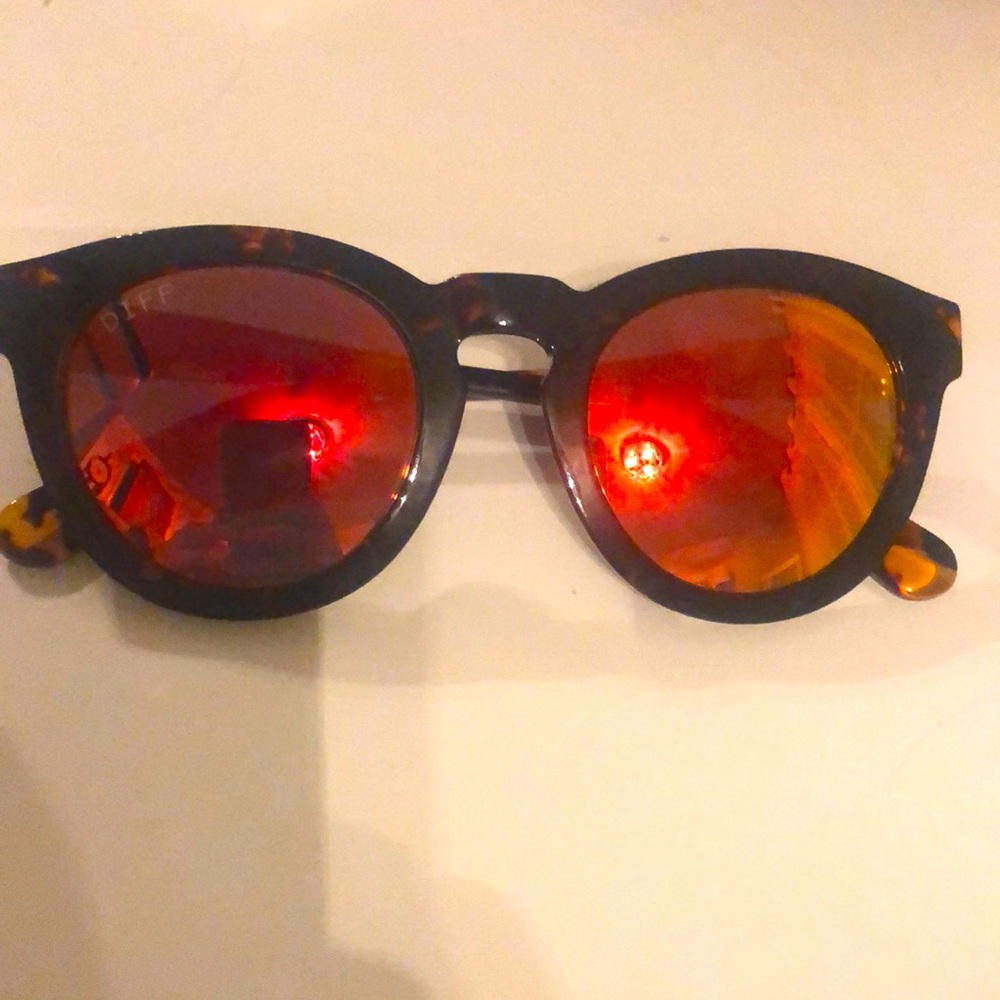 DIFF Sunglasses only worn a couple times